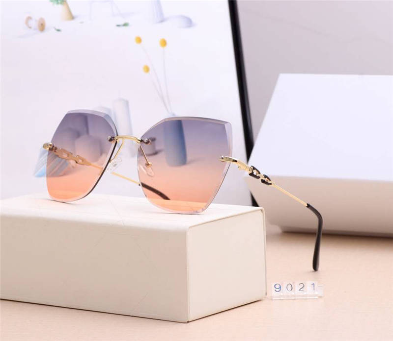 Lunettes de soleil Nouvelle arrivée Designer d'été des femmes des hommes Lunettes de soleil UV400 9021 5 Options de couleur de haute qualité avec