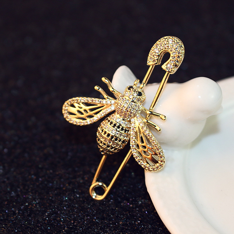 

Exquisite micro-set shiny zircon 18k gold plated luxury bee brooch jewelry European temperament women high-end animal brooch