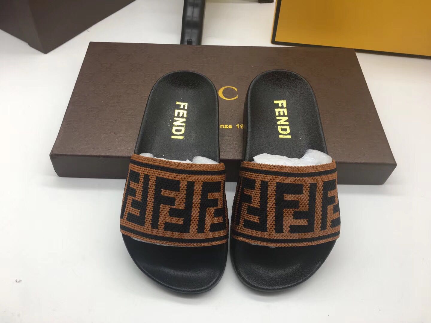 ciabatte fendi donna