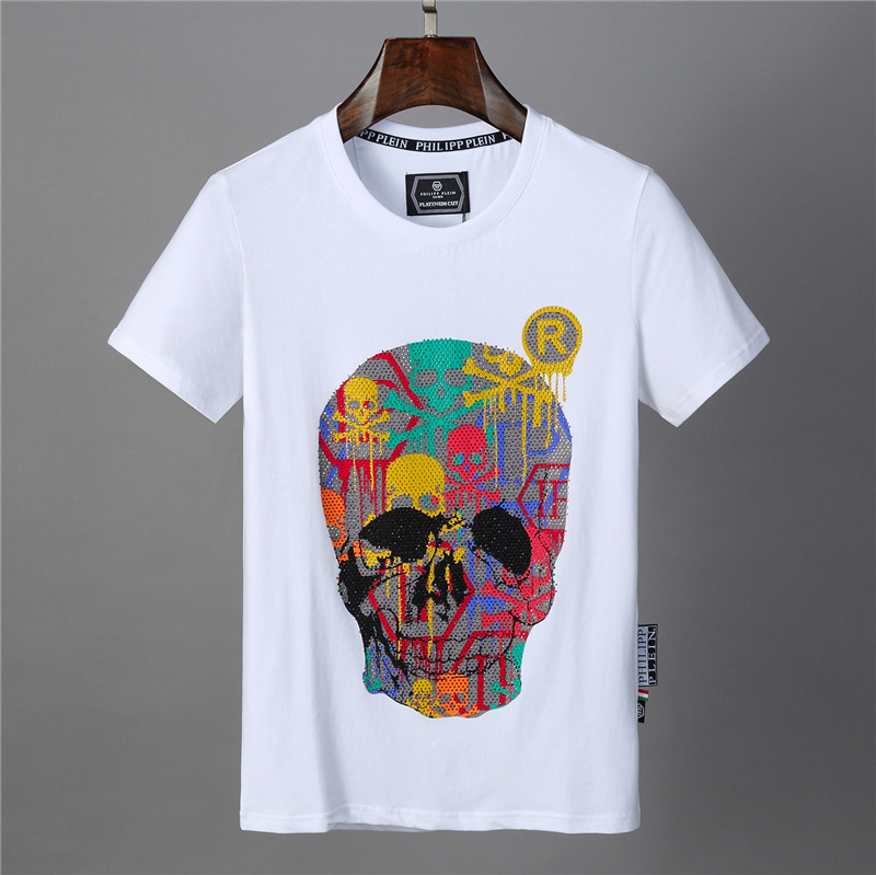 camiseta blanca mangas rojas