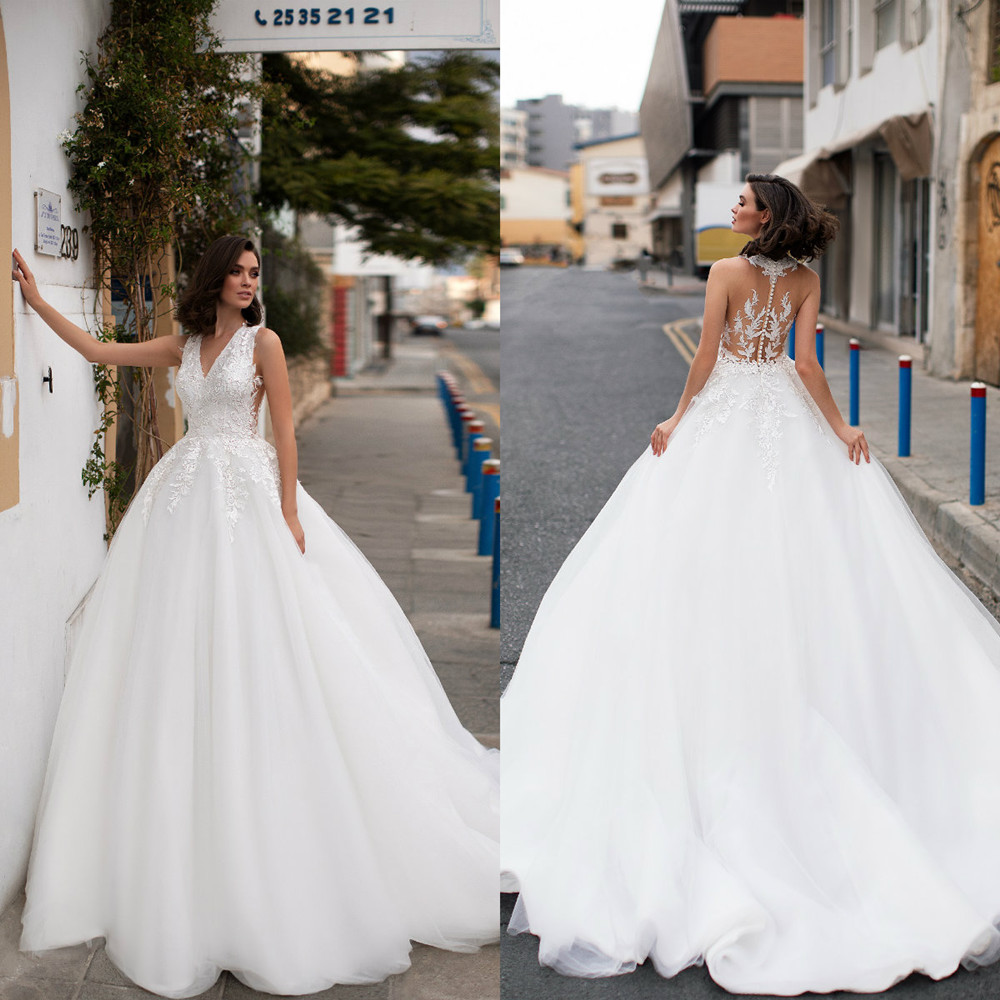 

2020 Elegant Wedding Dresses V Neck Sleeveless Lace Appliques Bridal Gowns Button Back Sweep Train A Line Wedding Dress Robe De Mariee, Red