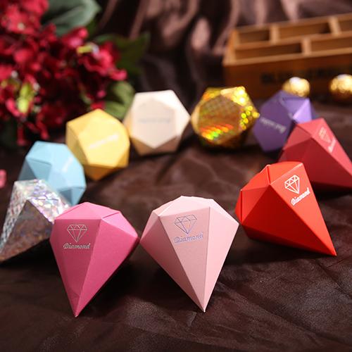 

Wholesale-(10 Color) 100pcs Diamond Candy Box Wedding Favour Boxes Red Gold Silver Sweet Gift Box Casamento Wedding Favors