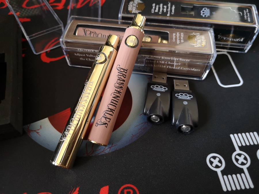 

BK Brass Knuckles Adjustable Voltage Battery Vape Pen 650mAh 900mAh Batteries Gold Wooden Preheat Batteries for Thick Oil Cartridge Tank