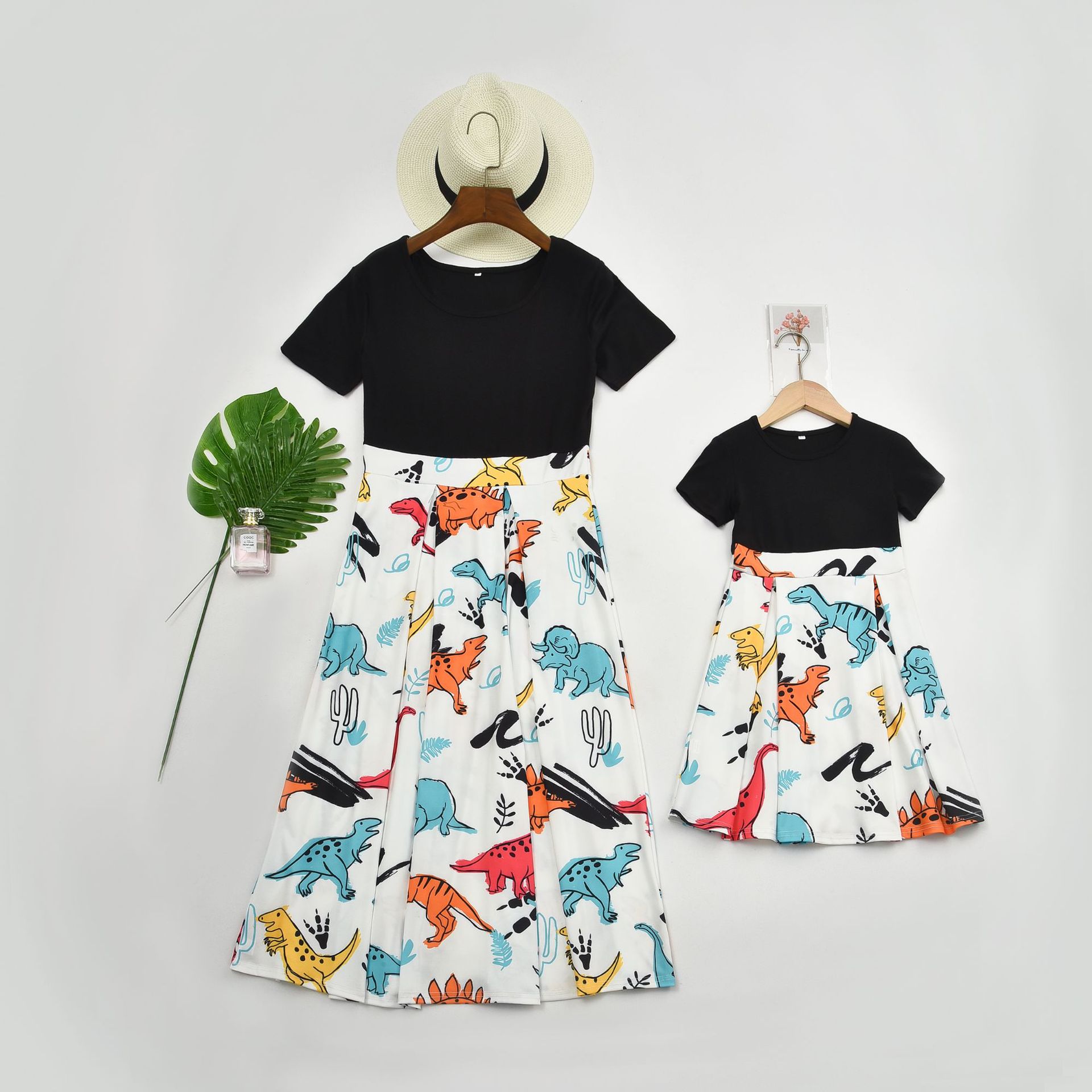 

2019 new summer new parent-child wear Mom girl clothes hot round neck short-sleeved dinosaur print big dress, Customize