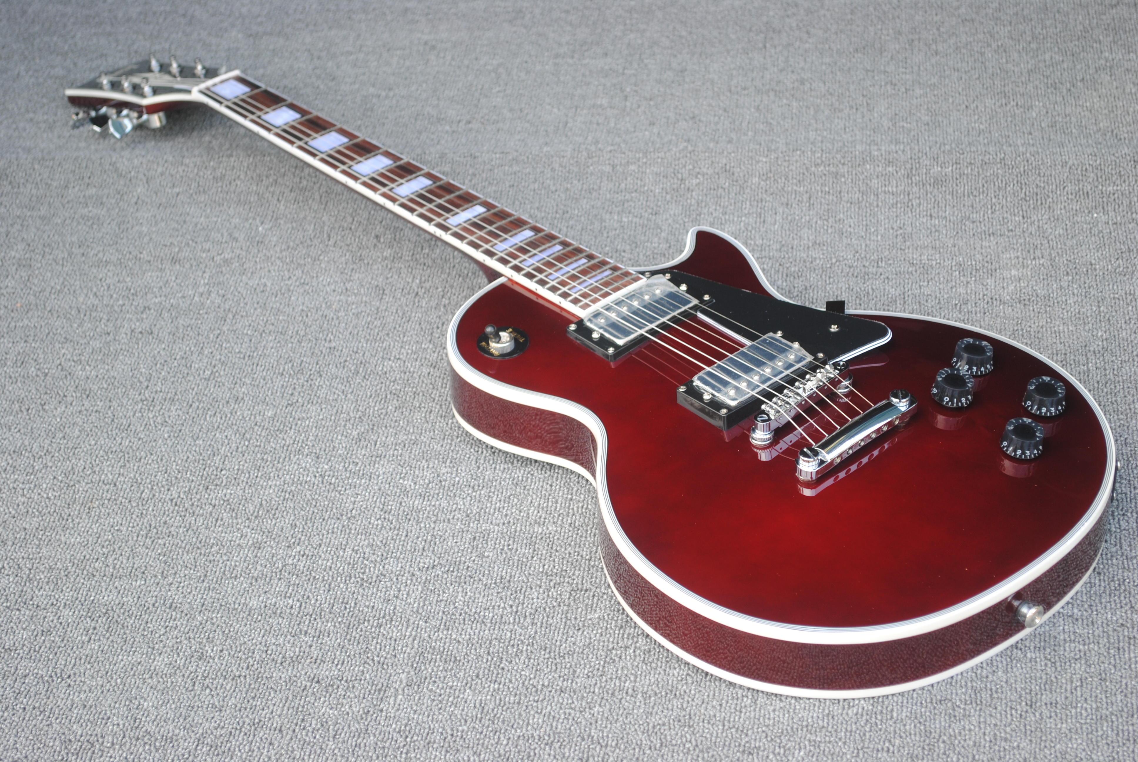 

Standard Electric Guitar Wine Red Color Chrome Hardware Rosewood Fingerboard Mahogany Body