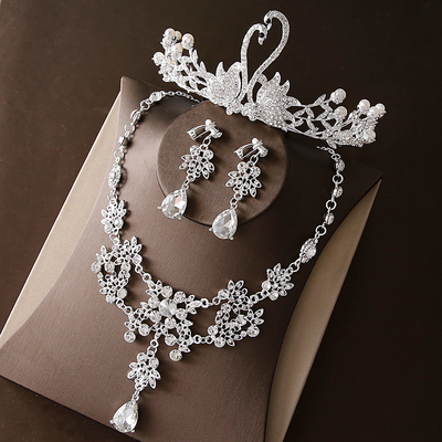 

Crystal Tiaras Wedding Crown Hair Jewelry neceklace,earring Cheap Wholesale Fashion Girls Evening Prom Party 2019 Dresses Accessories