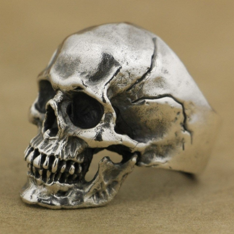 

Unique Crack Splitting Skull Rings Mens Satan Demon Handmade Dark Punk Locomotive Domineering Ring Silver Punk Biker Jewelry