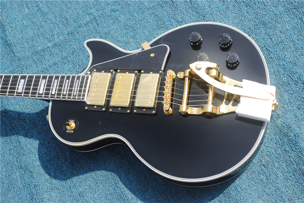 3 Pickups Custom Shop Electric guitar,Solid Mahogany body With Black paint ,Golden Hardware,free shipping