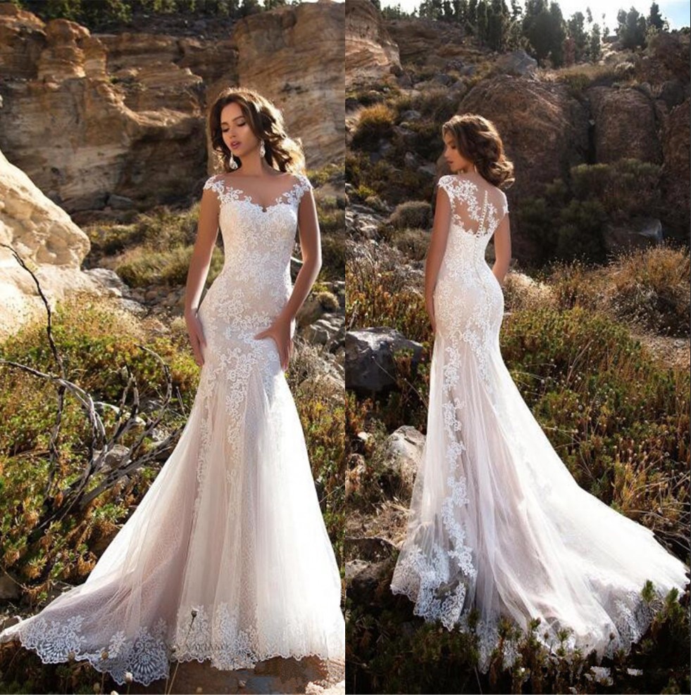 

2019 Lace Mermaid Wedding Dresses Sheer Cap Sleeves Tulle Applique Sweep Train Wedding Bridal Gowns With Buttons, Champagne