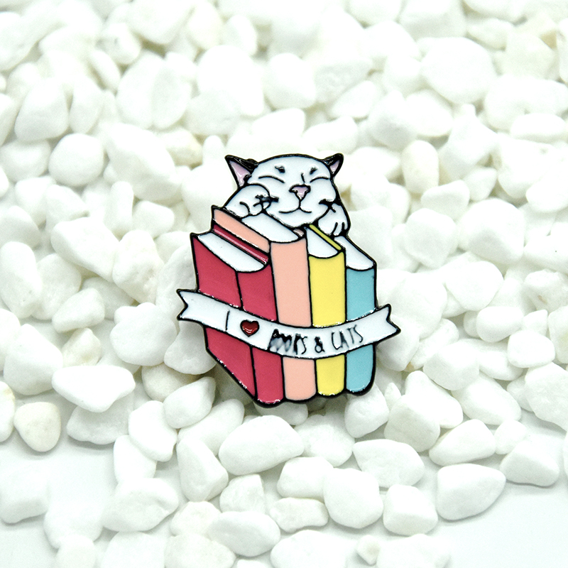 Nouveau chat endormi lecture livre broche dessin animé mignon Style doux accessoires coréen créatif étudiant sauvage pendentif cadeau