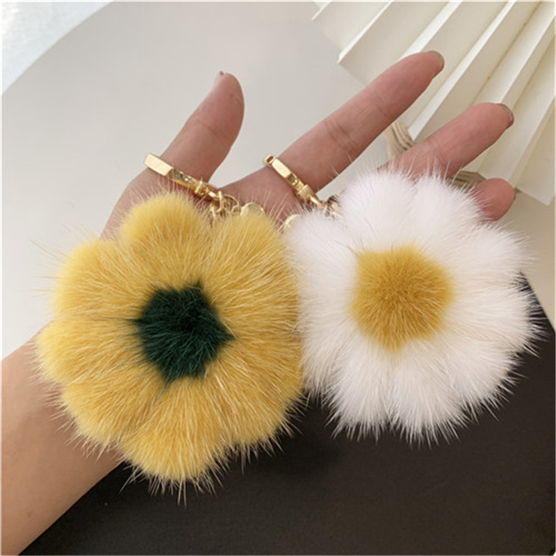 

100% Real Genuine Fur Flower Daisy Pompom Bag Charm Keychain Pendant Car Phone Keyring Gift
