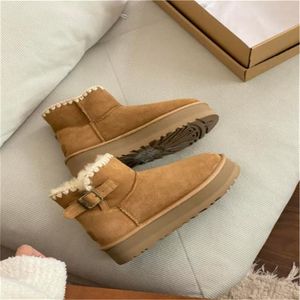 F24 Femmes Tazz Braid Cuir Boucle Bottes de neige en laine Plate-forme Bottes de neige Garder des pantoufles chaudes en peluche Bottes décontractées d'hiver avec des sacs à poussière de carte de boîte