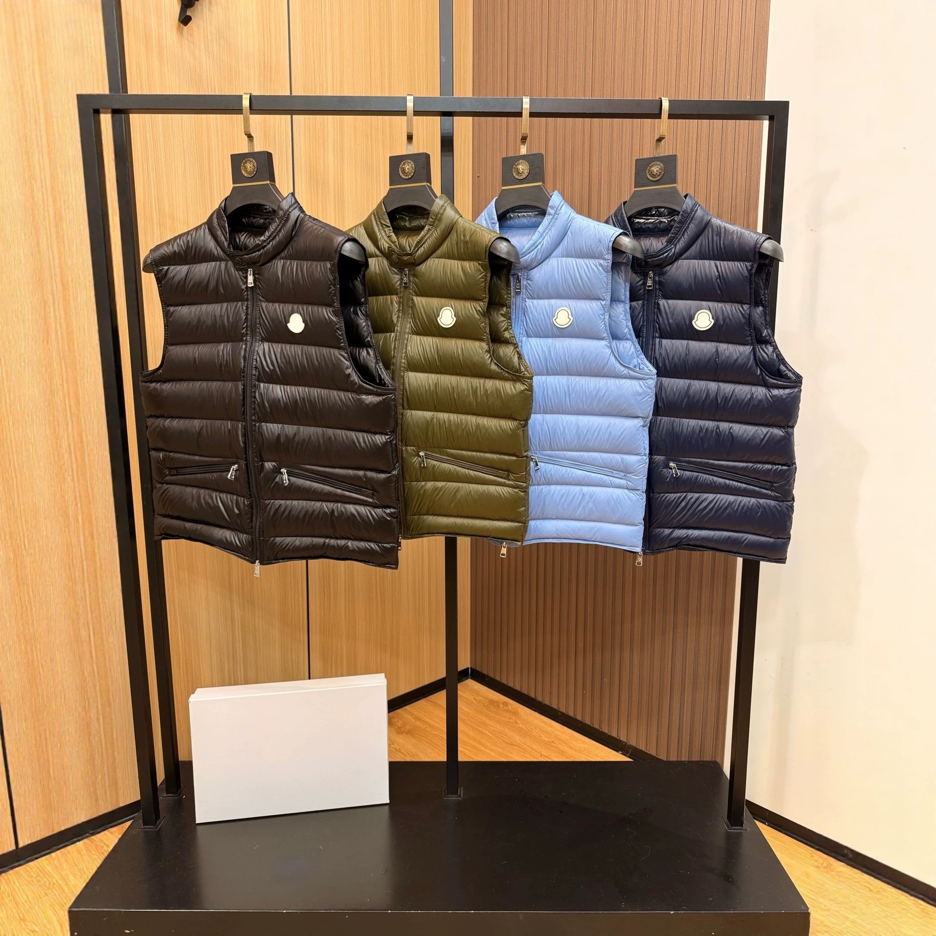 Luxury Designer Lightweight Down Vest 26S Autumn Winter Stand Collar Casual Unisex Sleeveless Down Gilet