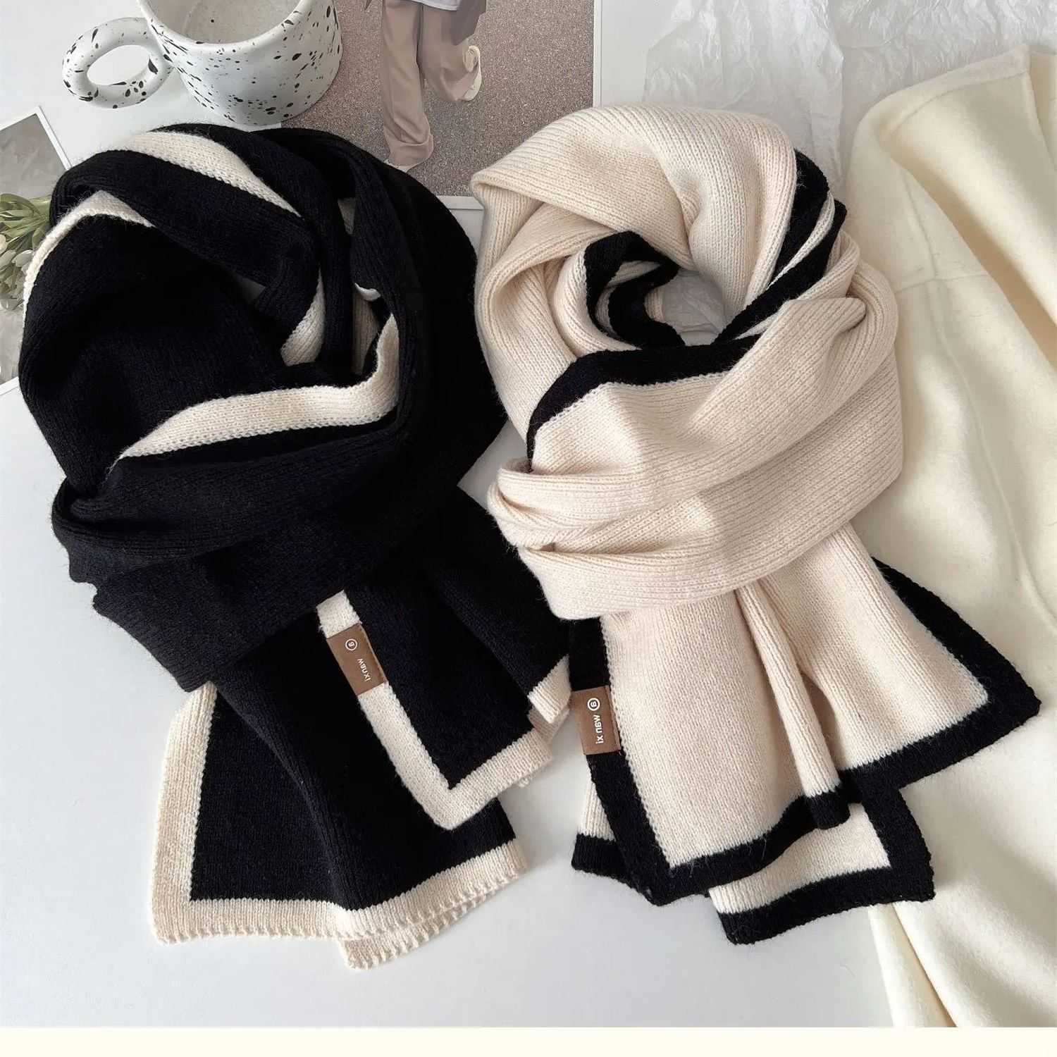and 2024 Black white color matching scarf new winter style high-grade border knitted wool niche design versatile boys and girlsT260901 Z260917