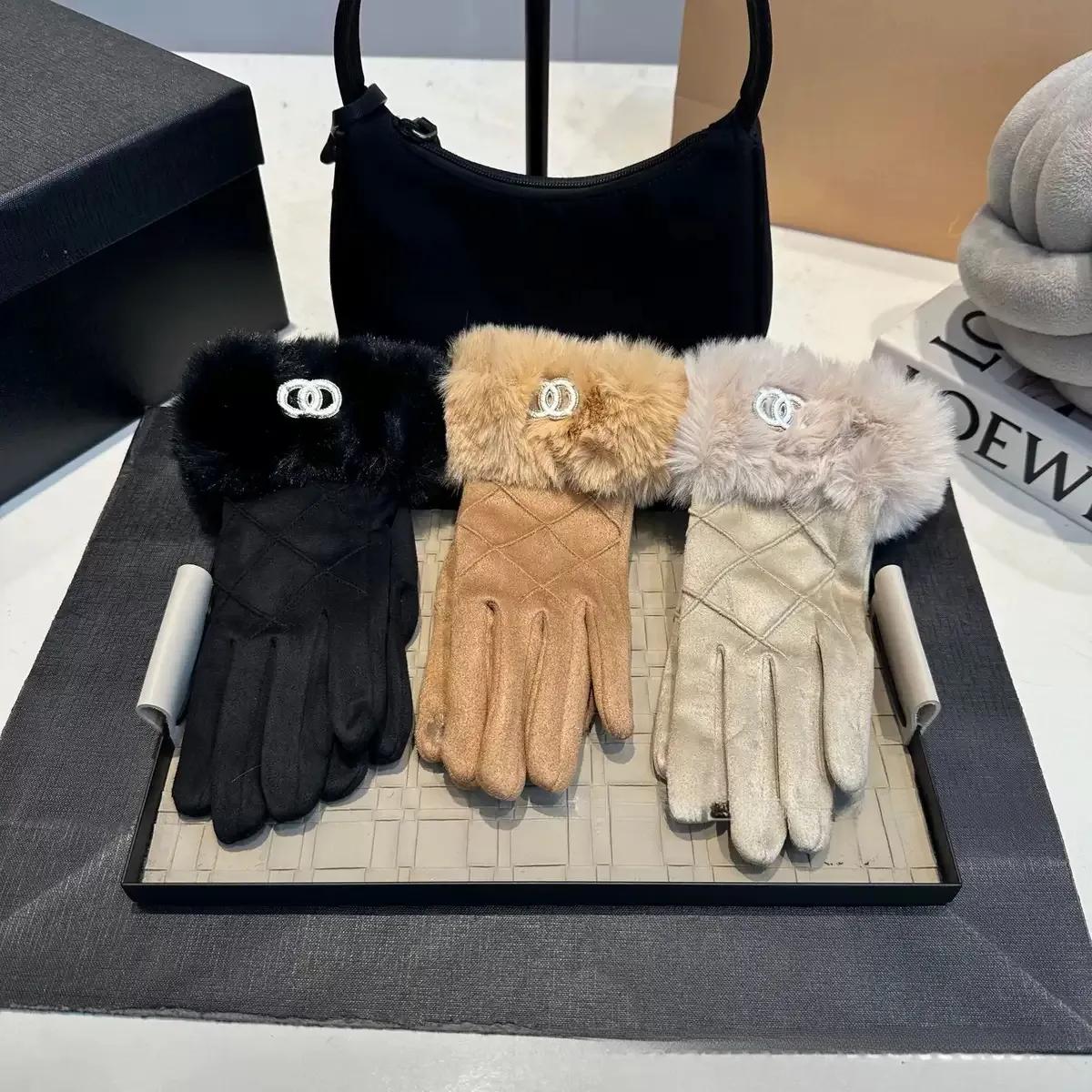 New Style Women's Lettered Warmth Winter Thick Riding Windproof And Coldproof Fur Touchscreen Gloves Scarfs