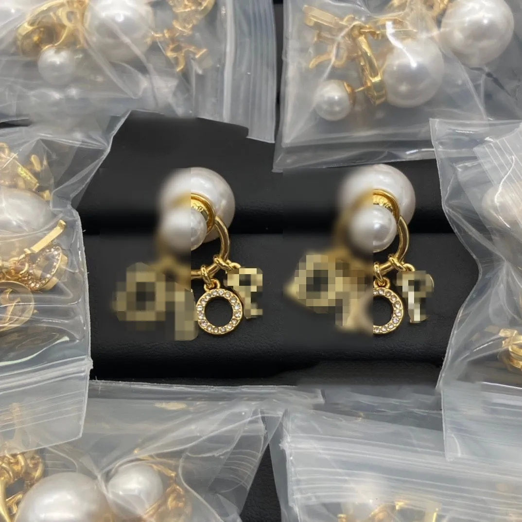 2026Designer bijoux luxueux grandes perles petite abeille stud créatif nouveau style boucles d'oreilles suspendues avant et arrière ensemble de b