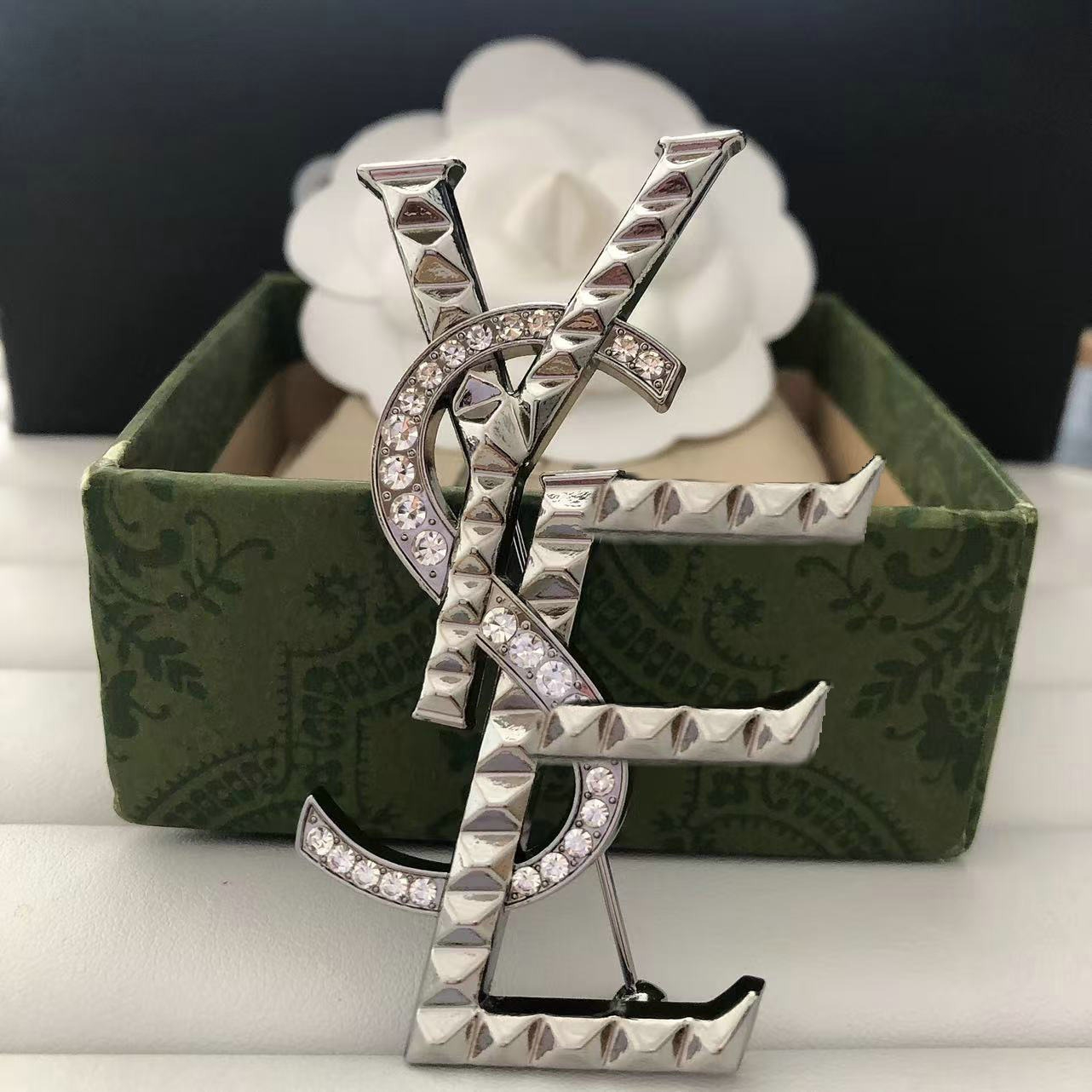 Brand Designer Letter Brooches Women Men Luxury Rhinestone Crystal Pearl Brooch Suit Laple Pin Wedding Party Jewelry Accessories