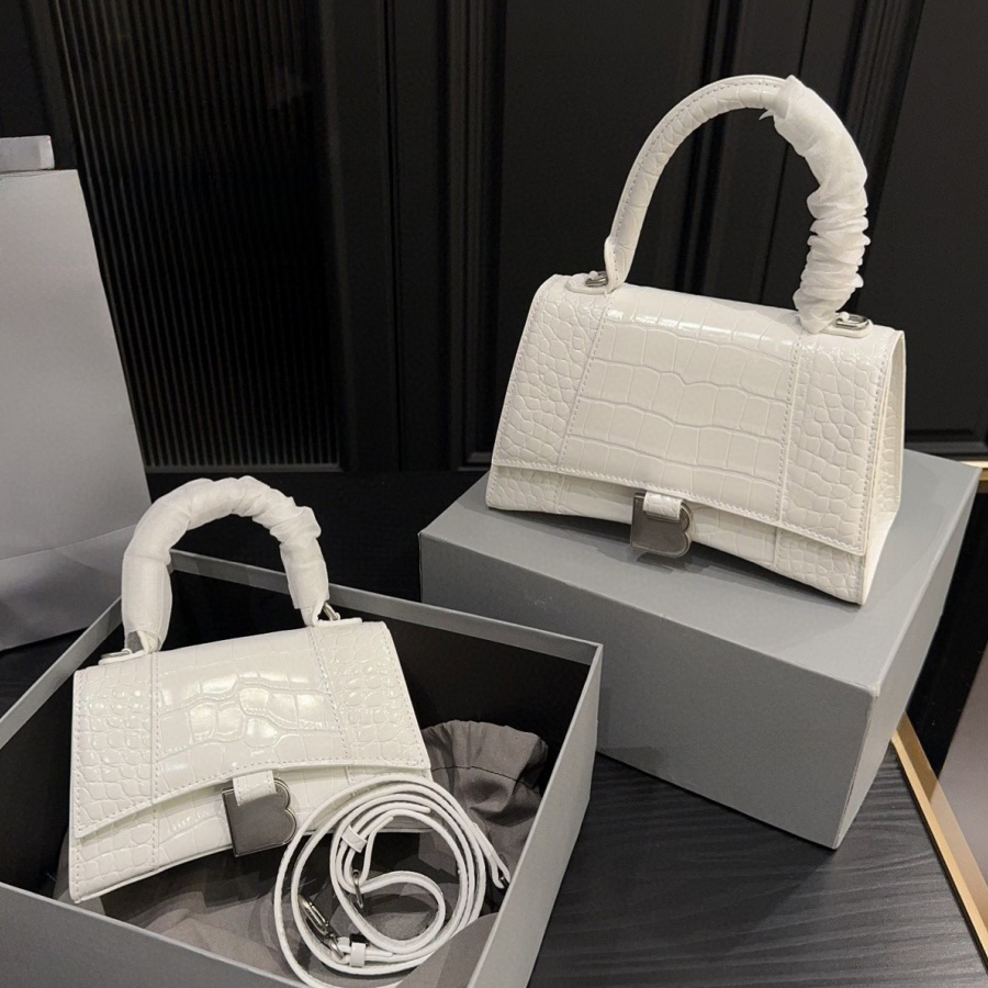 Designer Totes Sacs classiques Sac à bandoulière Sac à main Lettre Pochette de luxe Petit sac en cuir Sac à bandoulière à la mode Plaine Deux tai