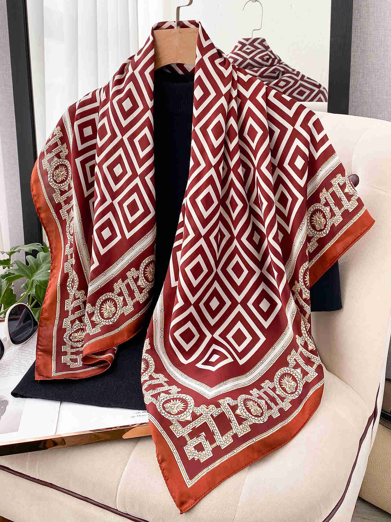 Buckle Luxury Magnetic Silk Scarf Women Print Square Scarf For Autumn Winter Warmth And Cold Resistance Fashionabl ScarvesT260901 Z260917