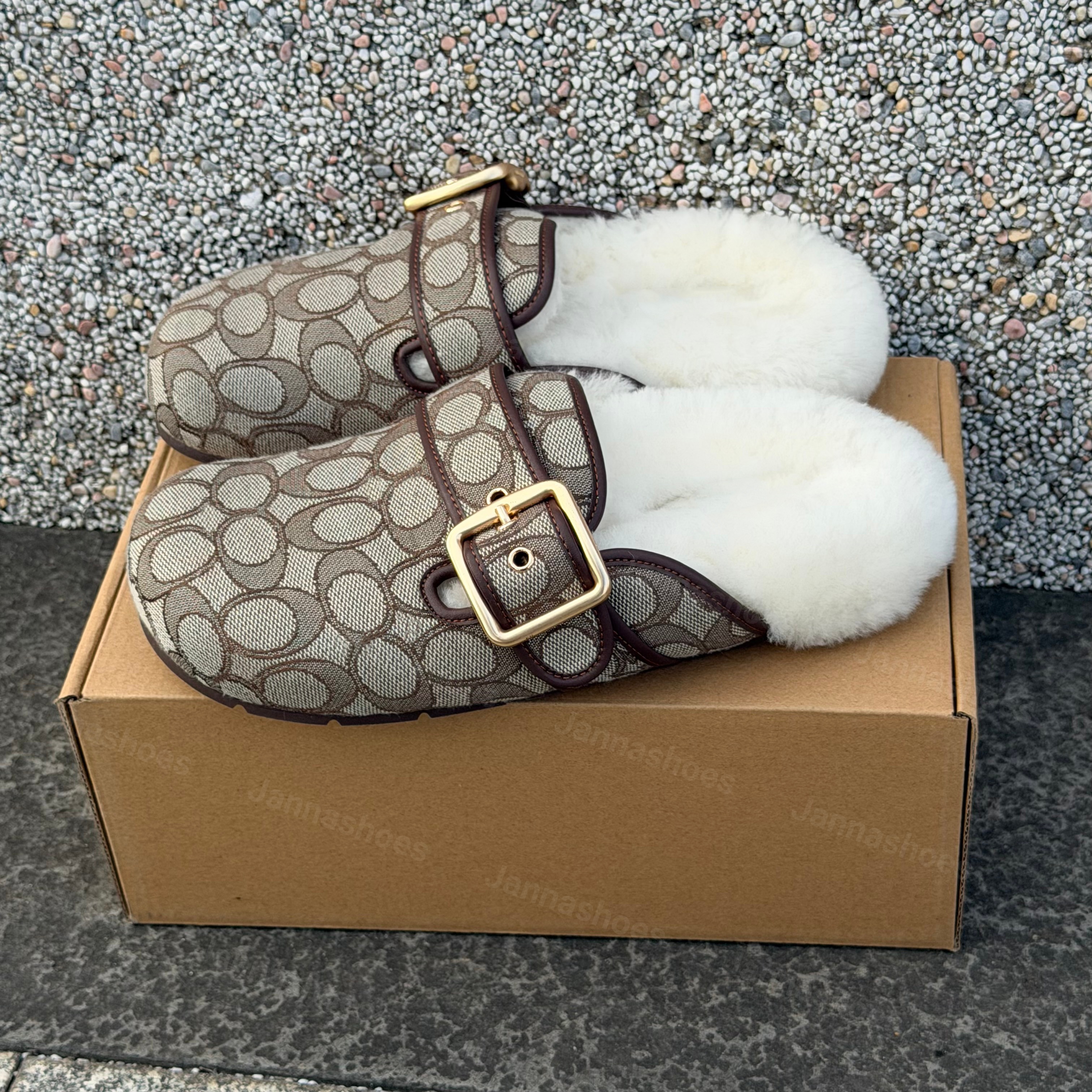 Designer Slippers Archival Buckle Clog Loafers Women Sandals Fur Suede Fall Summer Beach Flats Sandals Kitten Heels C Leather Platform Slide Casual