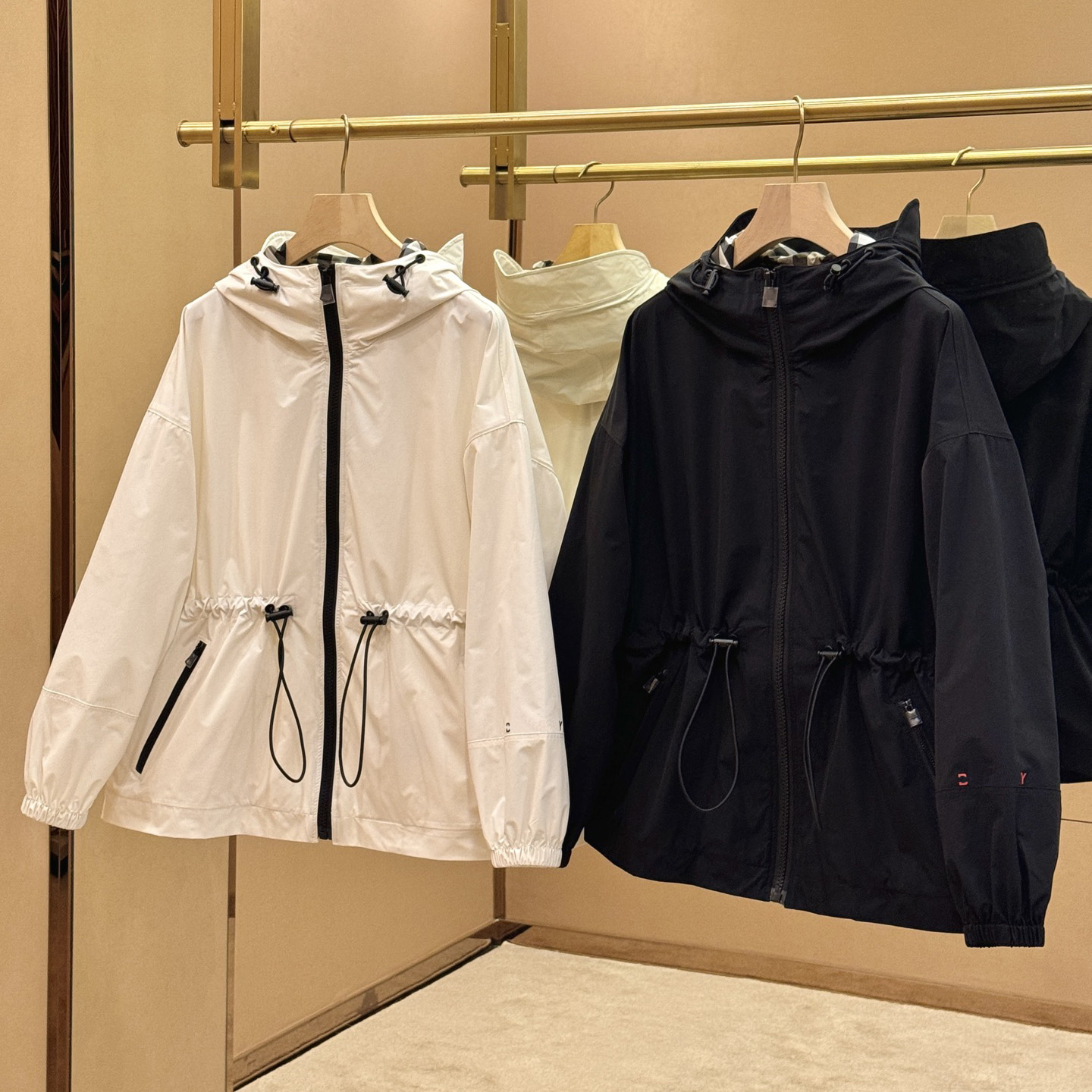 Designer brand high-quality women's jackets, short jackets, women's hooded windbreakers, loose waisted casual jackets, zippered waterproof