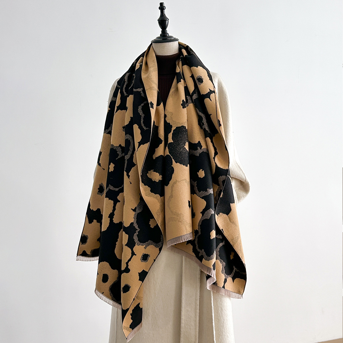 Designer Luxury Premium Faux Cashmere Scarf Double Sided Thick Warm Floral Wrap For Autumn Winter Travel Airconditioned Neck Covering Ladies