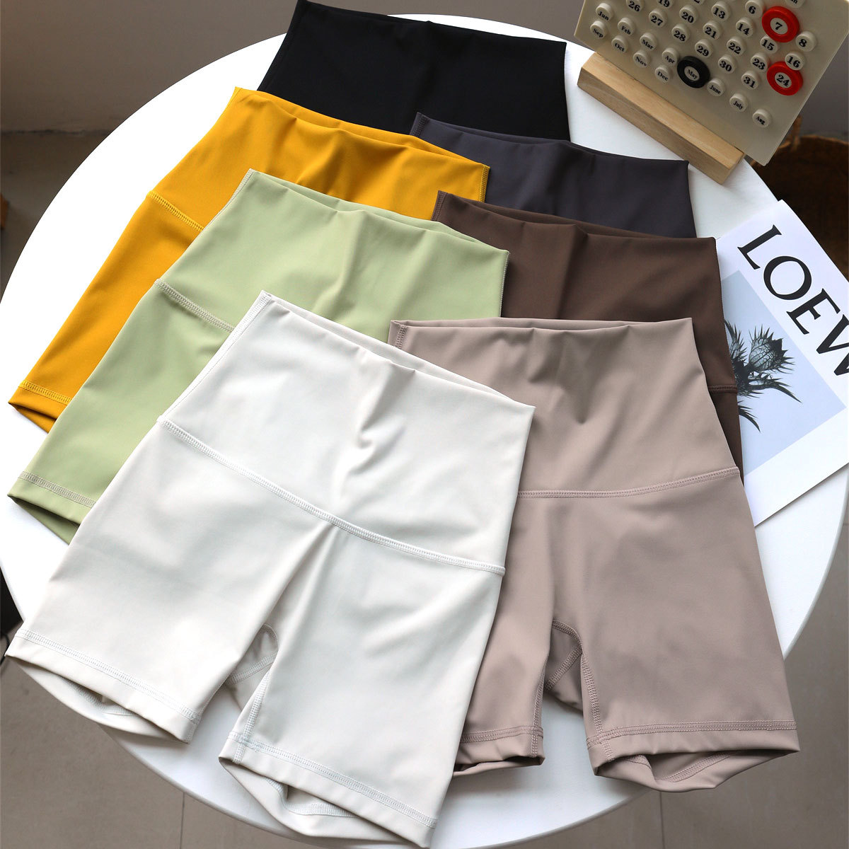 L6512 Women's Yoga Shorts with a Bare-Skin Feel Quick-Dry No-Seam High-Waisted Stretchable Fitness Base Layer