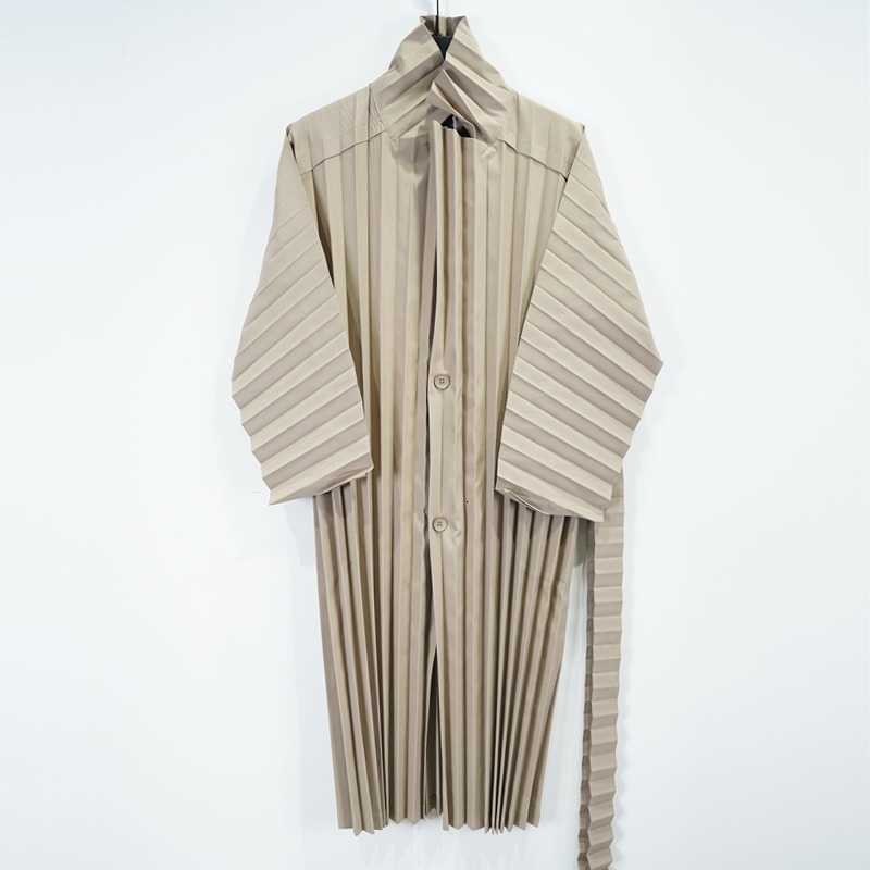 Pleated Men's Windbreaker Thin Miyake Section 2025 Fall New Solid Loose Casual Personality Long Jacket Lapel Long-sleeved Blouse D260902