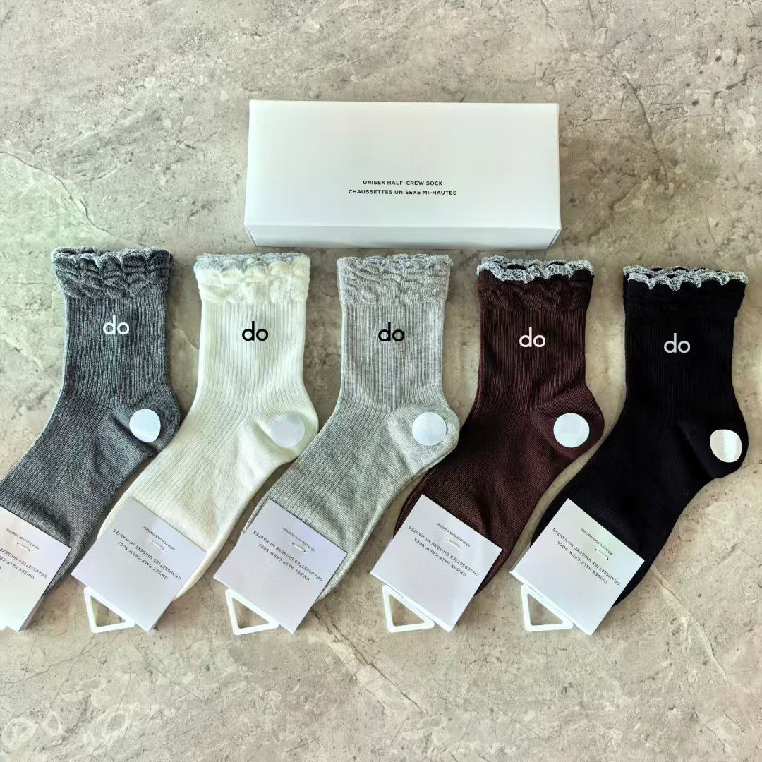 Yoga mens and womens running fitness Sports Breathable striped solid color black non slip sports socks designer sock