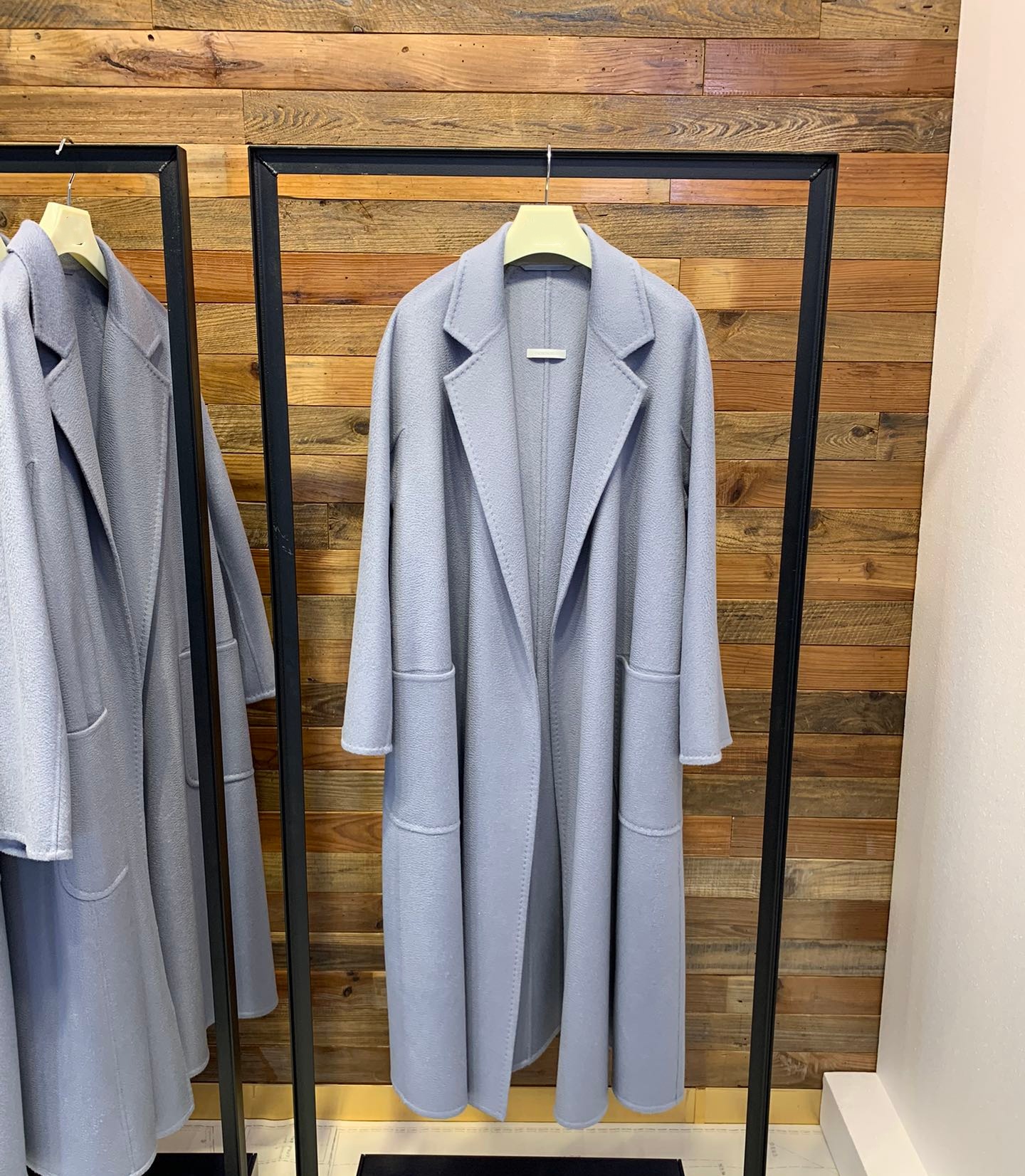 L Double-sided woolen coat for women - Loose-fitting long coat with a tailored collar, knee-length, featuring large pockets, with a laid-back style