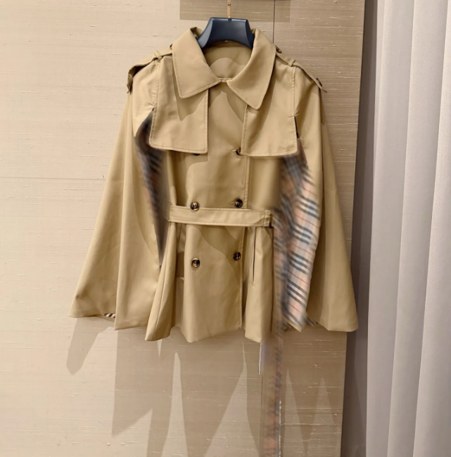 2026 Autumn Winter Designer Cape Trench Coat for Women Turn-Down Collar Double-Breasted Belted Short Windproof Outerwear with Checkered Lining