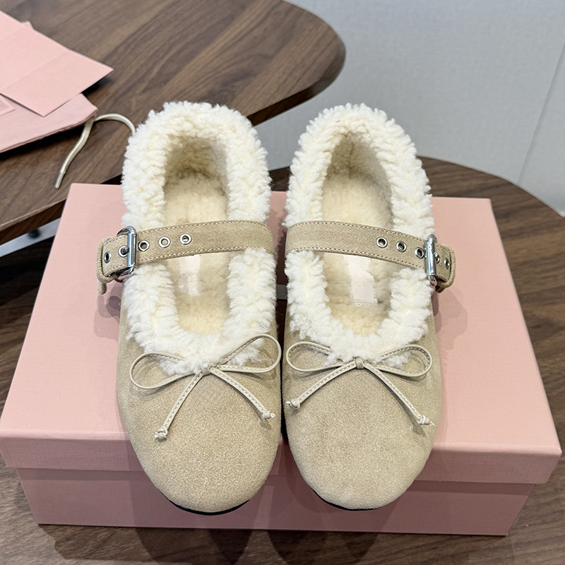 Autumn and winter velvet warm Mary Jane flat shoes with a buckle and lamb fur lining, low cut shoes that are versatile for daily use, winter genu