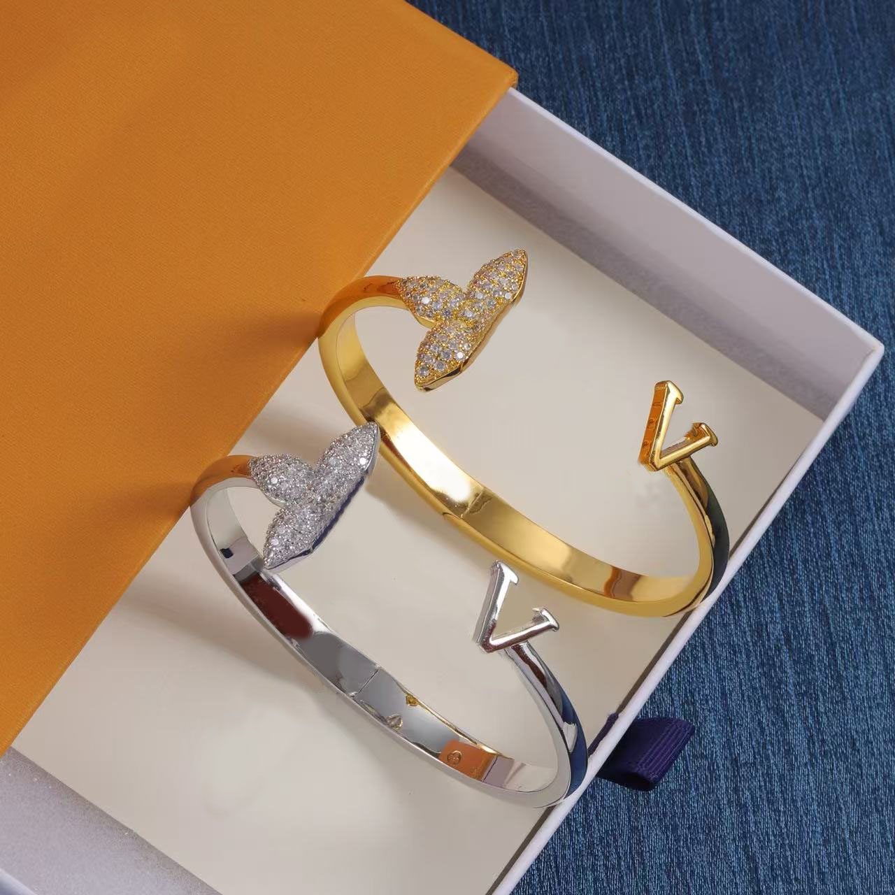 Women Open Cuff Bangle 18K Gold Plated Inlaid CZ Crystal Four Leaf Clover & V Letter Bracelet Luxury Adjustable Stainless Steel Bracelets Wedding Pa