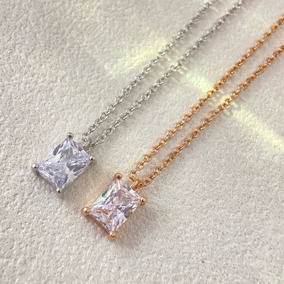 Collier rectangulaire de luxe en cristal pour femmes, pendentif plaqué argent, bijoux élégants à la mode, cadeau pour dames, accessoire de chaîne