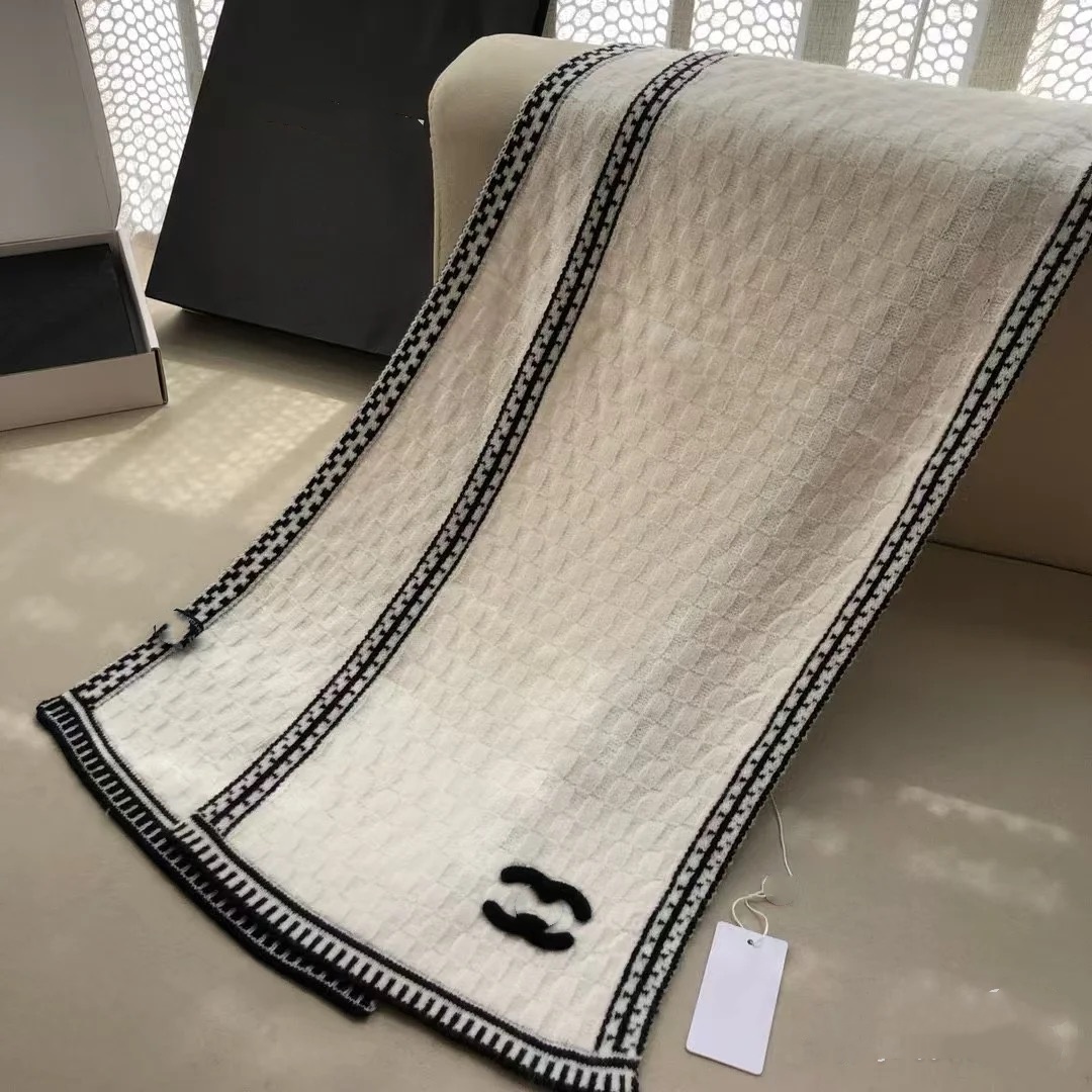 Classic Luxury Brand Double sided Designer scarf Pashmina Designer Warm Mens scarf Interpreting Timeless Classics Womens Cashmere Wool Long Drape Sh