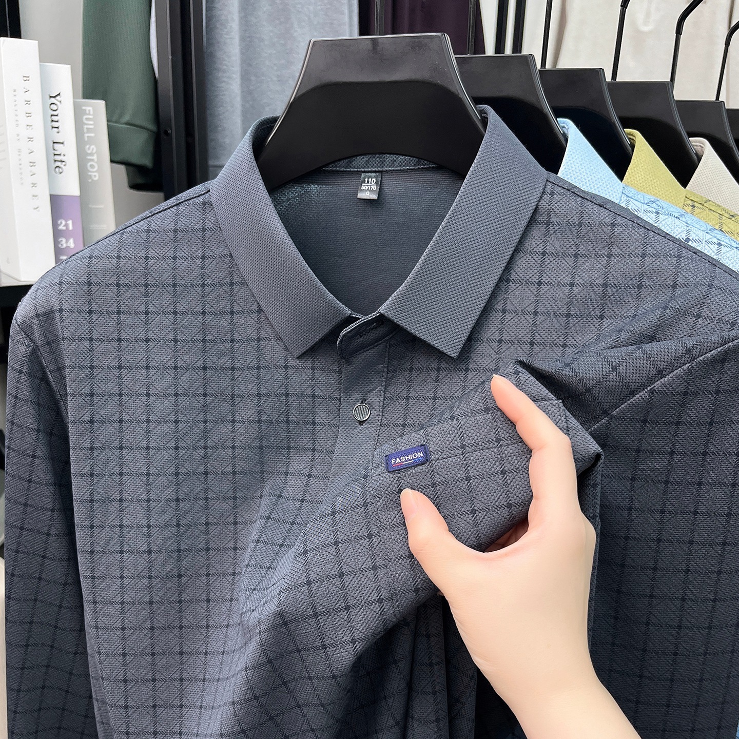 Naadloos T-shirt met lange mouwen voor heren, zijdeachtige stof, verticaal gestreept geruit poloshirt, zakelijk casual, eenvoudig commuter-T-shirt