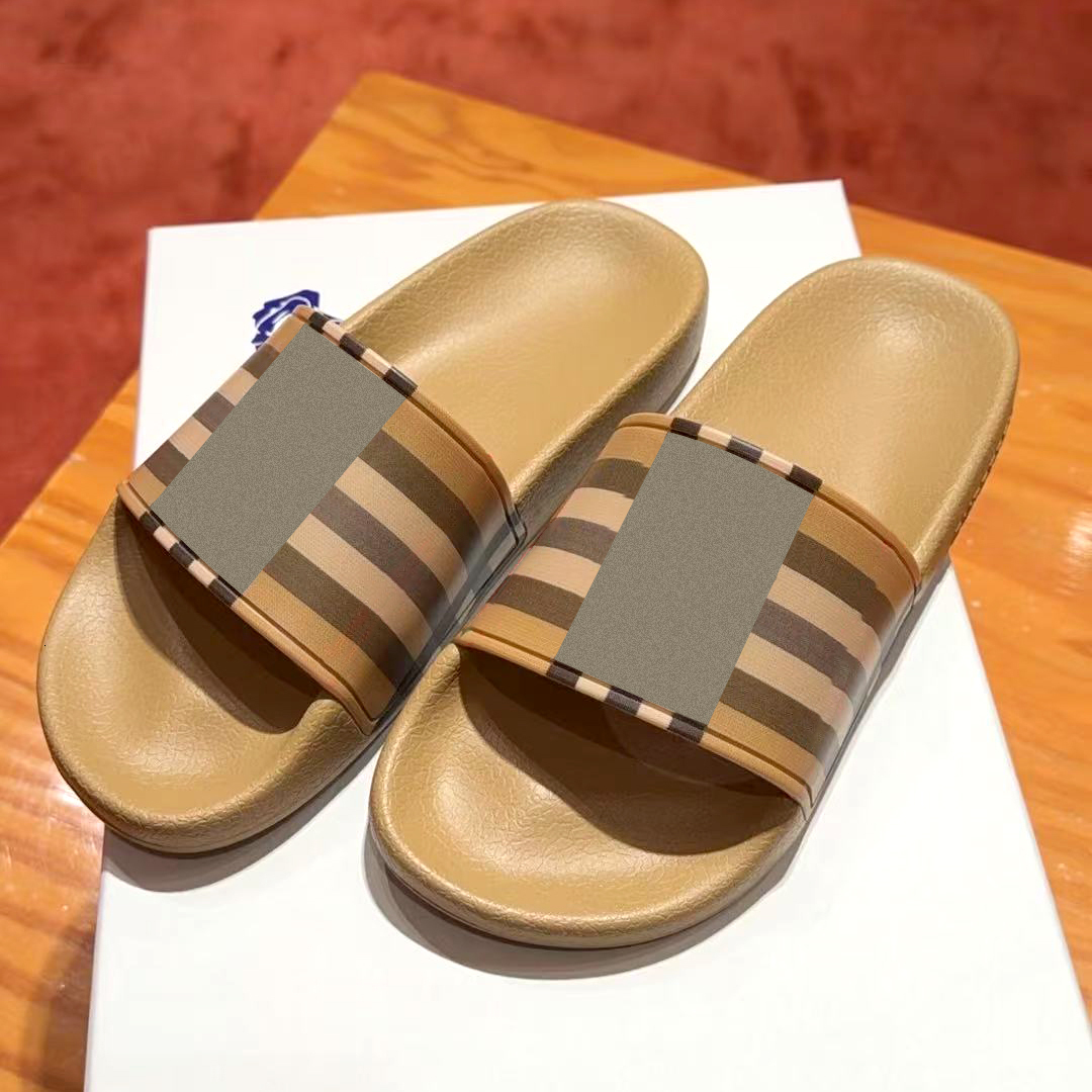 Outdoor sandale plaid Summer Beach Flat sandal Classis Blueberry Mule Soft casual luxury Designer slider men women slippers Rubber Retro lady Home s