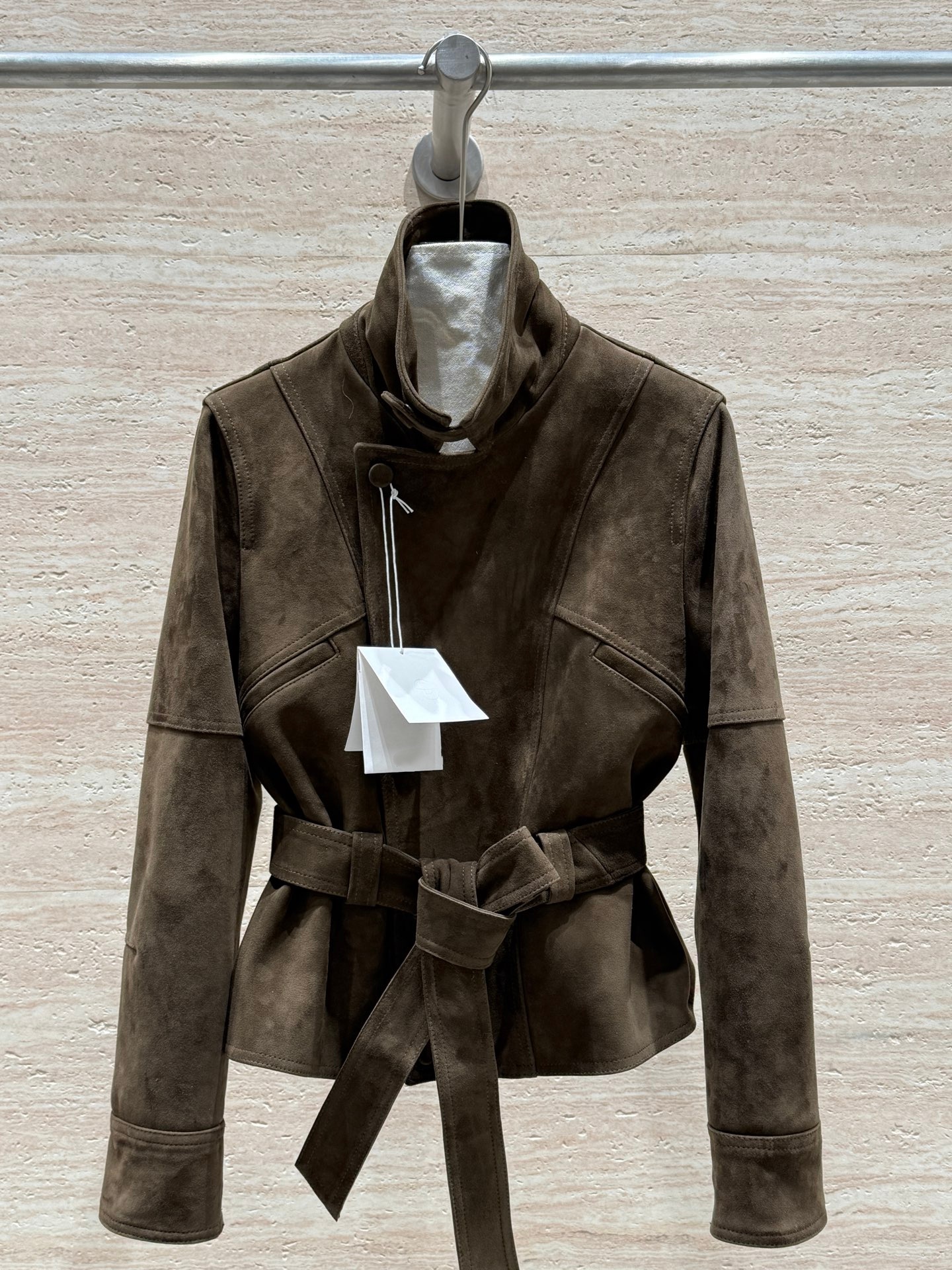 T Maurer's charbonier suede texture knee-length coat. Loose shoulder double-breasted business casual long coat made of leather.