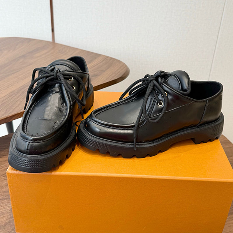 Lady Casual chic District Derby Flat Loafers Luxury Quality Sleek all black Iconic print leather Oxfords 2026ss new Everyday wear Versatile Loafers