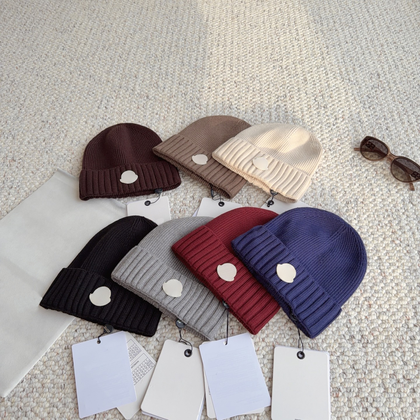 Designer 2026 New High Quality Unisex Knit Beanie Hat Cable Ribbed Knit Multiple Colors Patch Detail Solid Color Warm Winter Soft Outdoor Sports Cap