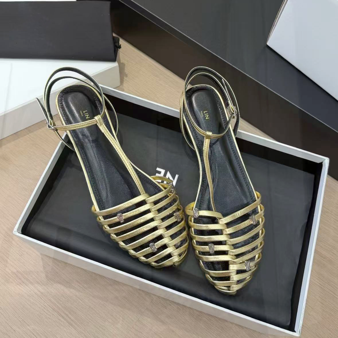 dhgate Summer Fashion sandal slippers New hollow out sandale luxury Designer slider Leather women mary jane Date Ballet Flat shoe hasp Outdoor Beach