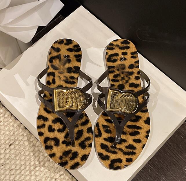 2026 Designer Sandals Women Interlocking Slides Rubber Slippers Ladies Flat Beach Jelly Script Blue Summer Fall Mules Outdoor Waterproof Luxury Size
