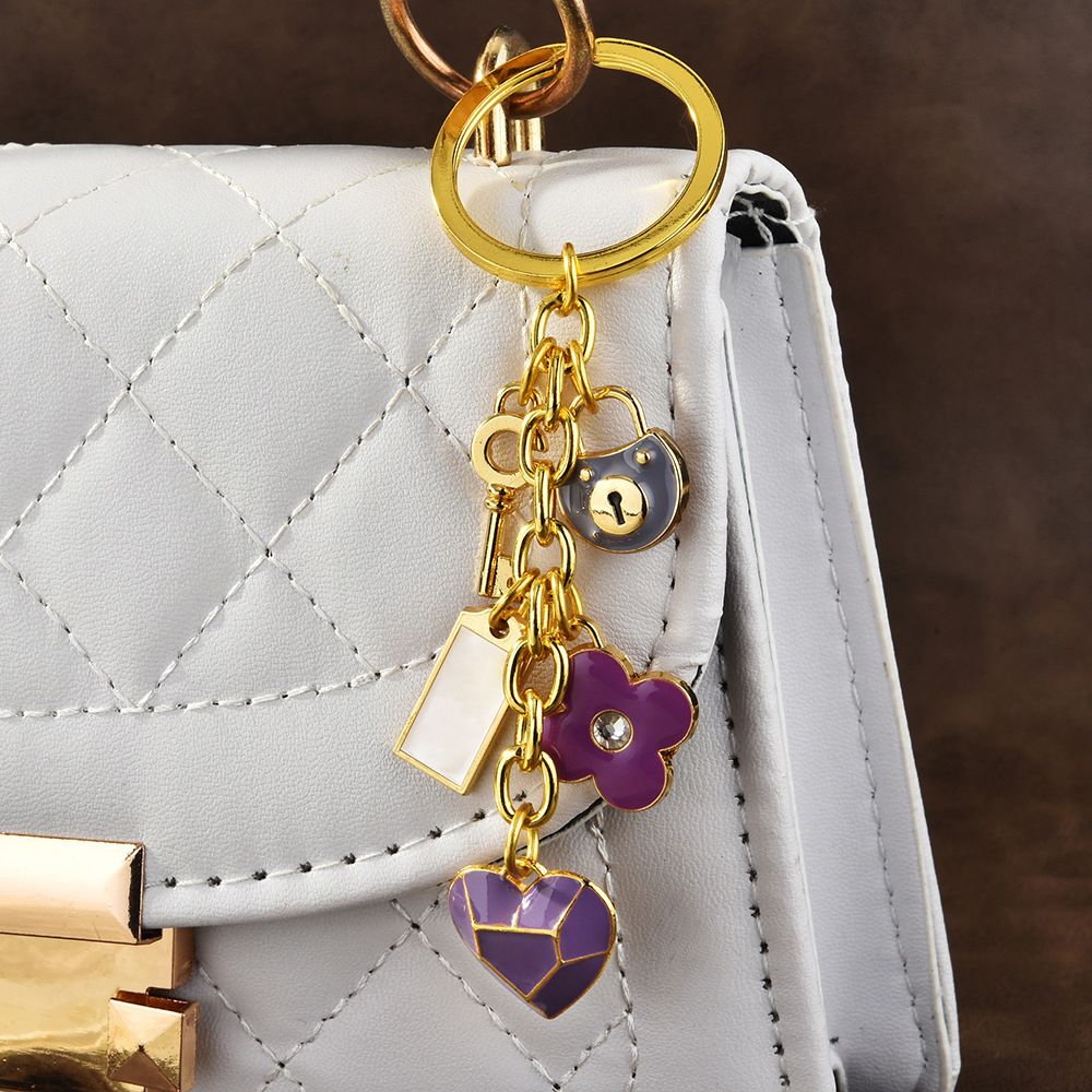 Designer Keychain Delicacy keychain Bag For Women Men Charm Flower Pendant Elegant Fashion Vintage Lovely Handbag Accessories