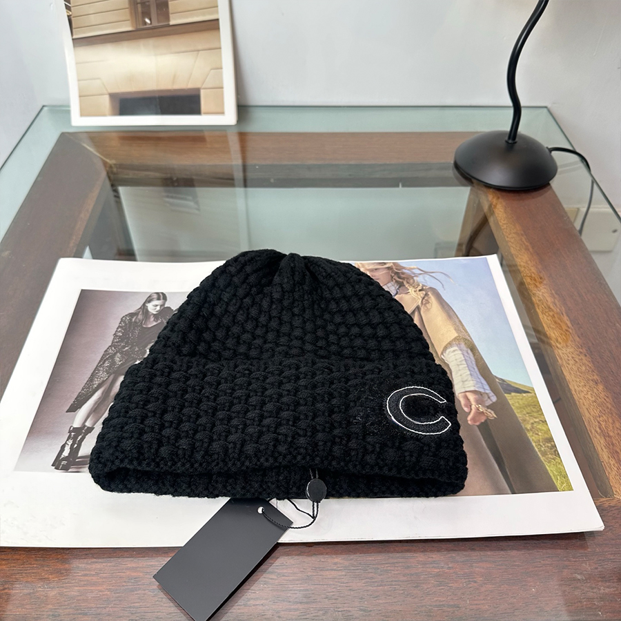 Designer Beanie Hat Women Knitting Cap Mens Beanie Knitted Hat Caps Circle Decoration Cap Windproof Warm Simple Versatile Knitted Hat Casual Winter