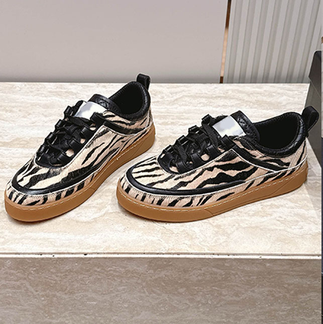 Fall Winter 2026 Womens Sneakers Zebra Pattern Splicing Sports Shoes Retro Trendy Casual Skate Shoes Classic Rubber Thick Sole Ladies Low Out Flat S