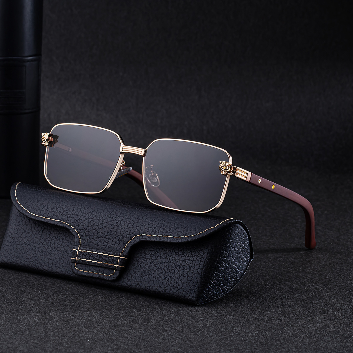 2026 New European And American Fashion Square Frame Luxury Brand Designer Sunglasses Retro Leopard Head Versatile Outdoor Sun Protection Sunglasses