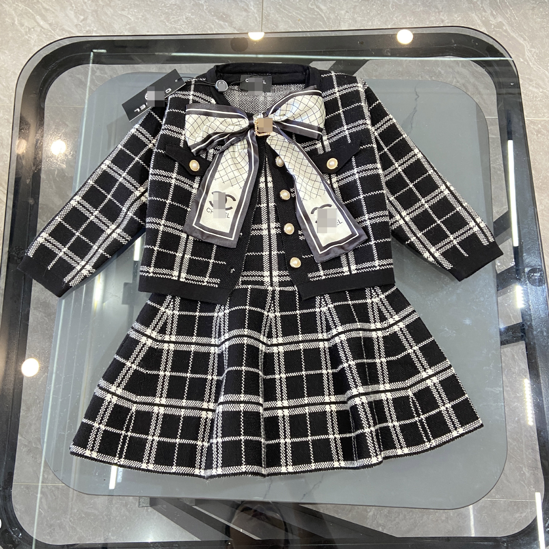 Girls' autumn and winter style Xiaoxiang style sub set temperament knitted vest skirt++cardigan+bow tie 3-piece set short skirt