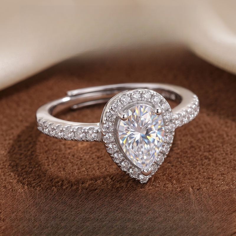 Super Shiny Zircon Water Drop Shaped Light Luxury Niche Design, Pear-Shaped 0.8 Carat Simulated Diamond Ring, Factory Wholesale