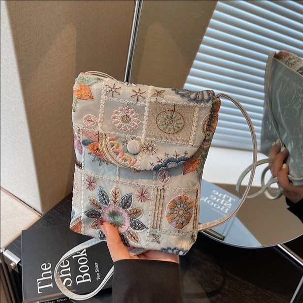 Nouvelles petites femmes de style national chinois, sac de téléphone portable brodé à la mode, nouveau modèle 2026, sac à bandoulière personnalis