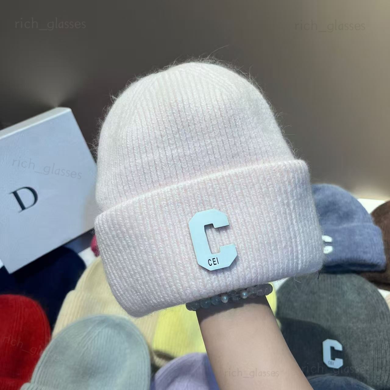 TOP designer beanie good material embroidery Luxury Knitted Hat Classic UNISEX trend autumn winter Elegance versatile temperament Casual fashion war